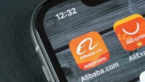 Фотография приложения Alibaba (BABA) на смартфоне.